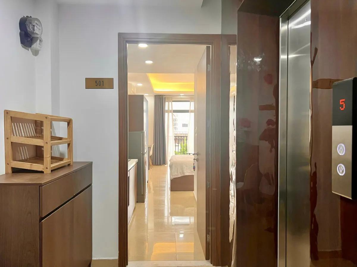 1 Bath Unfurnished Studio in District 3, Ho Chi Minh City - photo 1 of 8