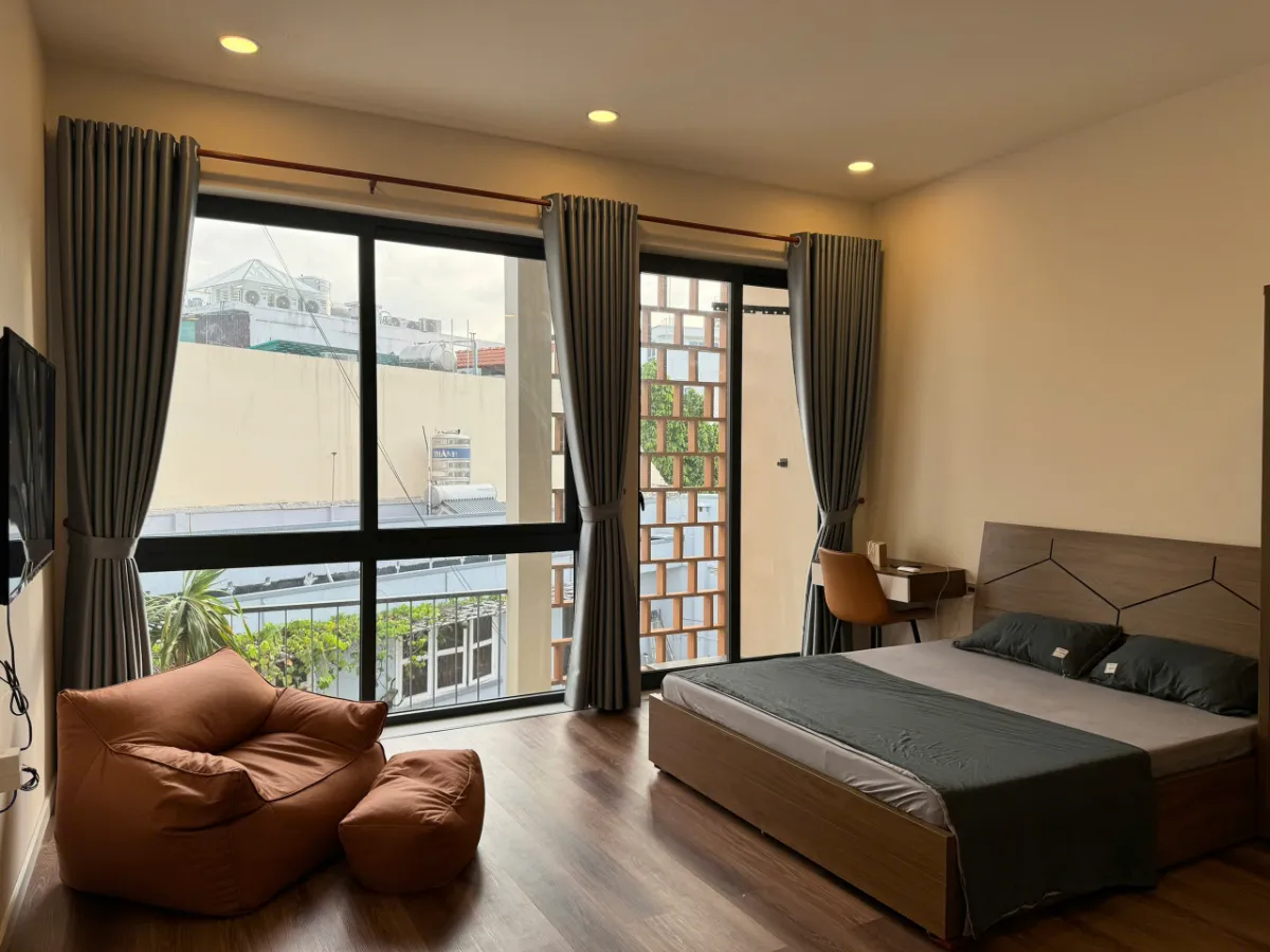 1 Bed, 1 Bath Furnished Condo in District 3, Ho Chi Minh City - photo 1 of 9